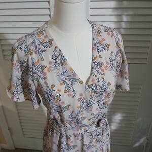 SIENNA SKY wrap dress XS short-flutter-sleeves fully-lined floral cream